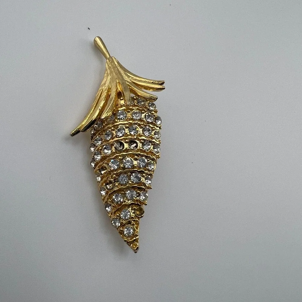 Vintage Women's Gold-Tone Rhinestone Berry Brooch‎ Pin Perfect For Gift